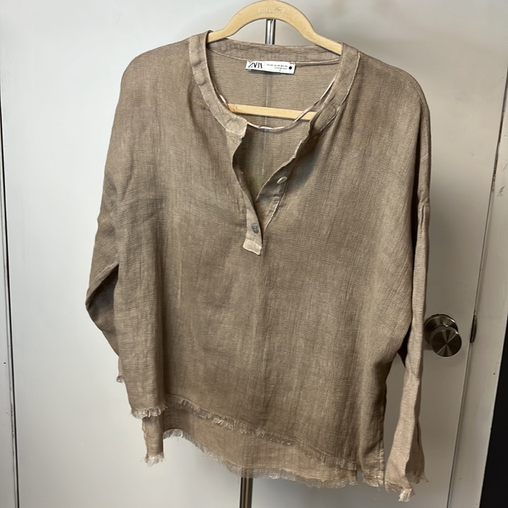 Zara linen open weave, light weight blouse, Size XS but wears like a small.